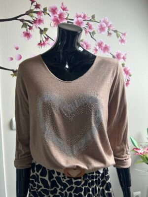 Longsleeve hartje met steentjes lichtbruin