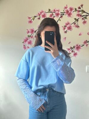 Lace sleeve sweat lichtblauw