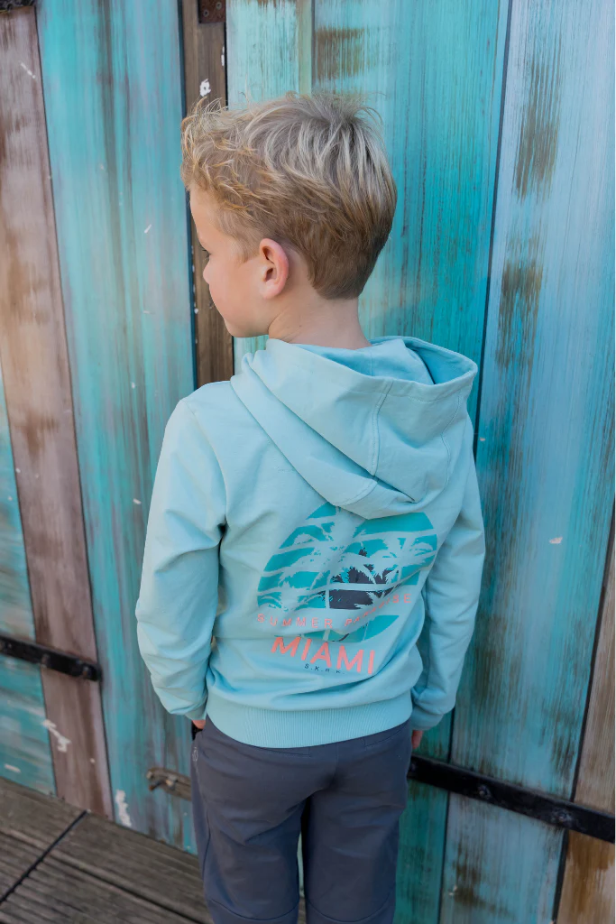 Skurk hoodie Sunil met mooie print achterzijde!