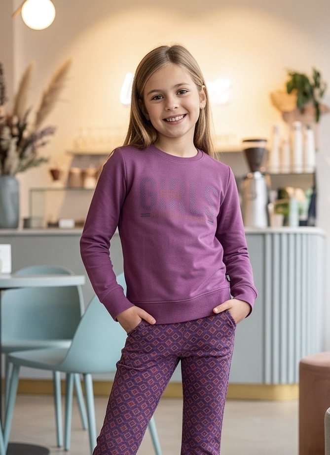 Love Station sweater Grace Grape Kiss