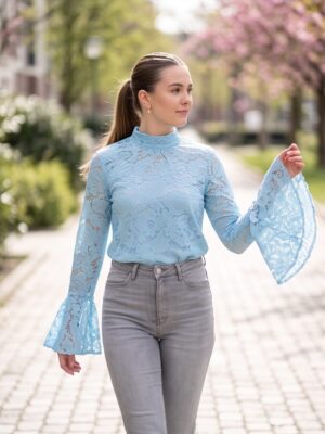 All lace top lichtblauw